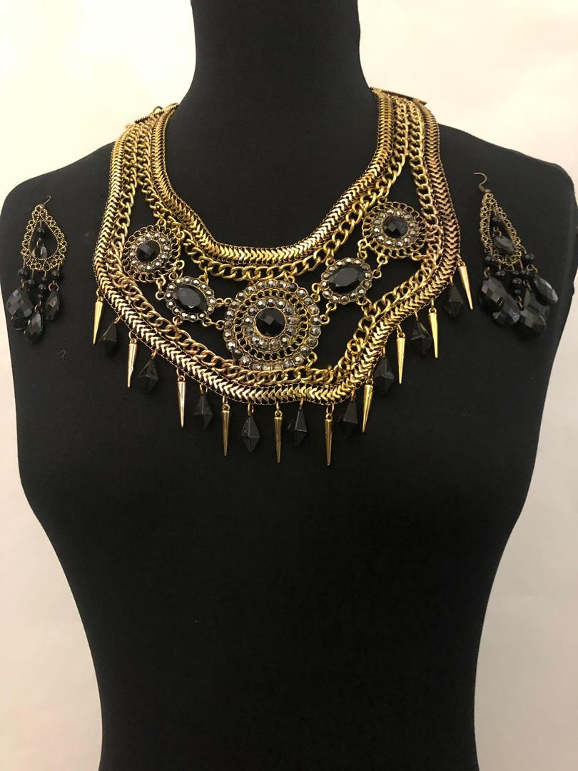 Black-Stones-Traditional-Necklace.jpg