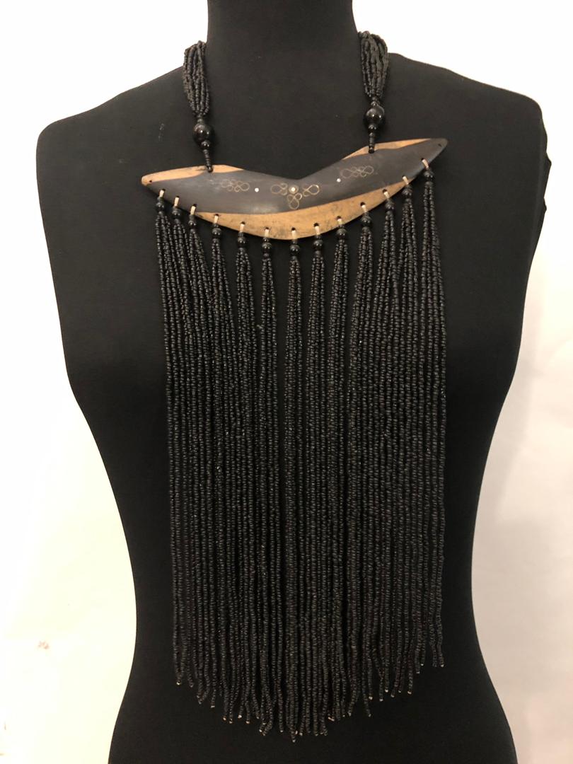 Moon Curve Bead Drip Necklace