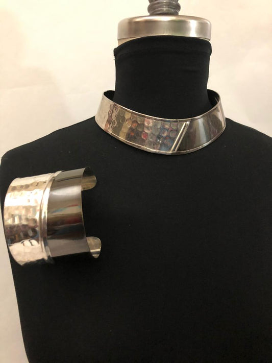 Vintage firm Two-Tone Choker and bangle Set