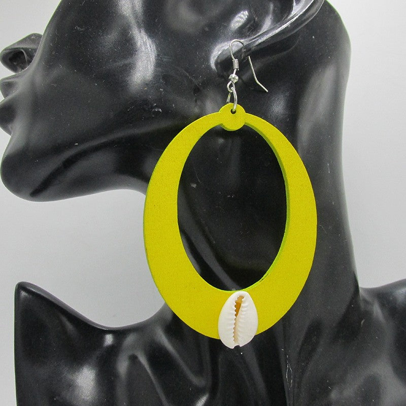 Oval-and-Cowry-Wood-Earring.